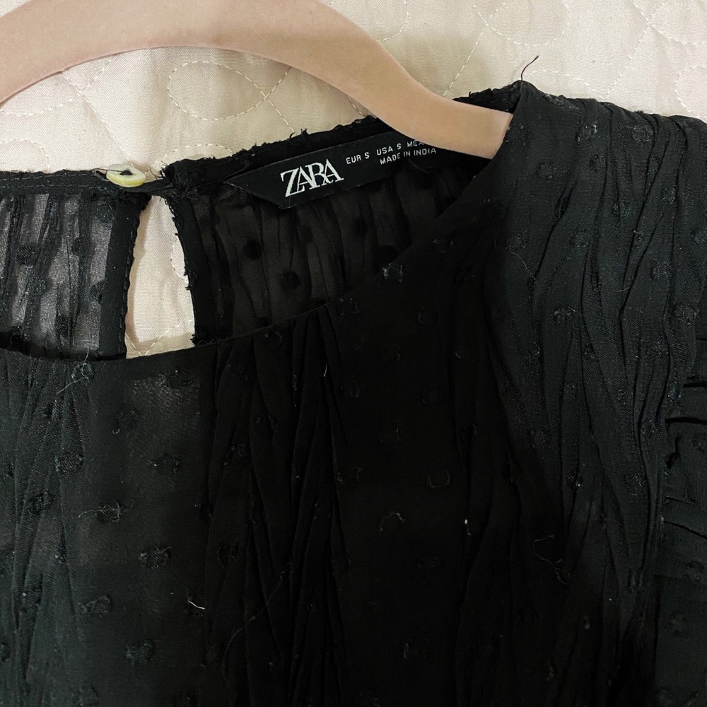 Zara Too Ruffled - Picture 4 of 6